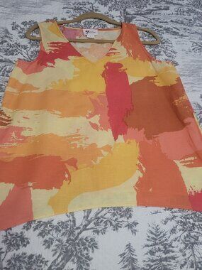 Andrea Jovine Water Color Print V-Neck PullOver Sleeveless Top Small (runs big)